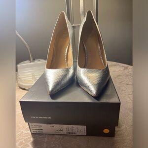 Silver snake skinned embossed pumps